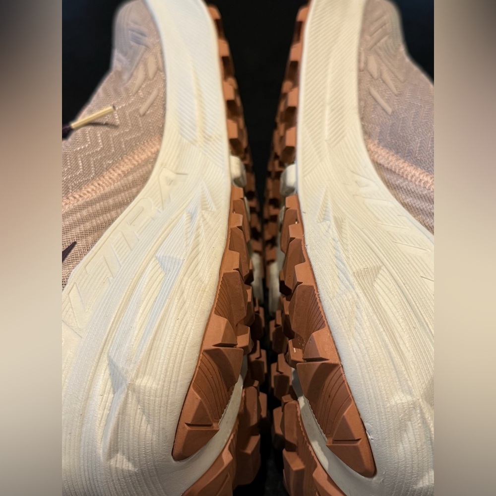 Women’s Altra Experience Wild, Size 10 - Picture 7 of 16